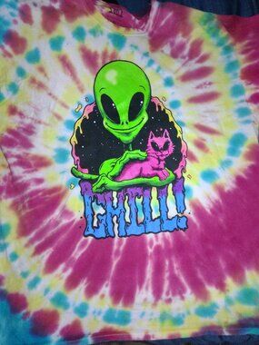Chill Alien With Cat XL T-Shirt-New Without Tags-Good Condition